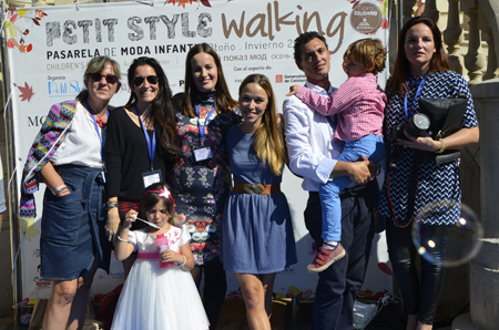 Petit Style Walking con blogueras organizadores y Beth Rodergas
