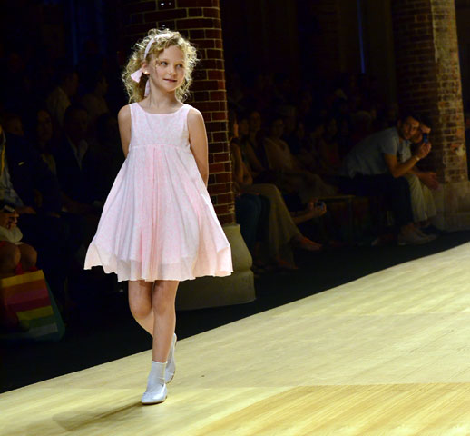 Desfile de Cóndor moda infantil en la 080 Barcelona Fashion pasarela de moda verano 2015-8