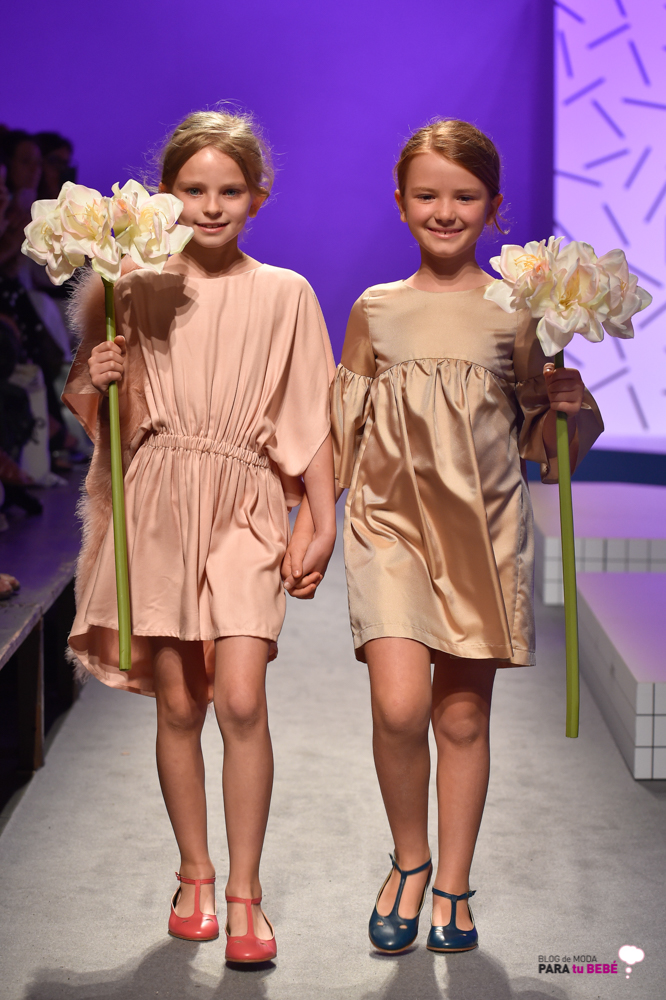 Amelie et Sophie-desfile-de-marcas-en-apartment-de-pitti-bimbo-blogmodabebe-3