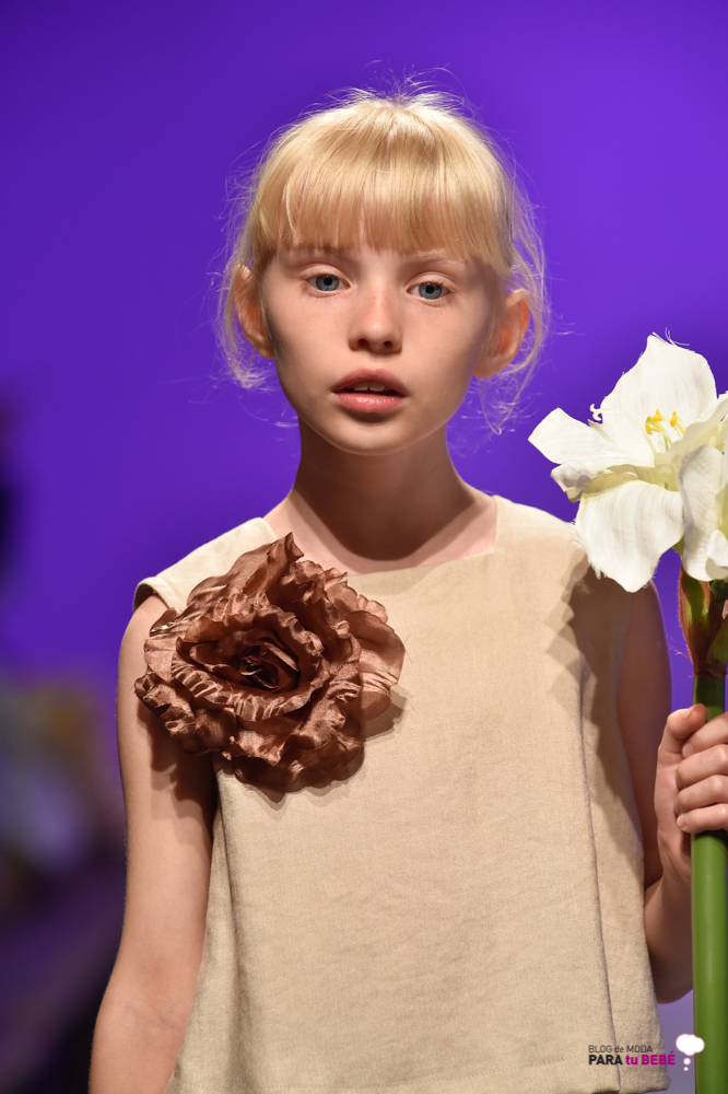 Amelie et Sophie-desfile-de-marcas-en-apartment-de-pitti-bimbo-blogmodabebe-8