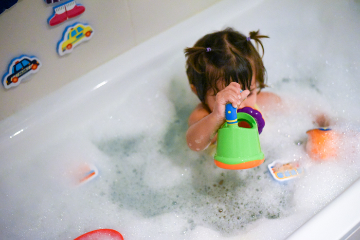 Juguetes para el baño de Nuby  Blog de moda infantil, ropa de bebé y  puericultura